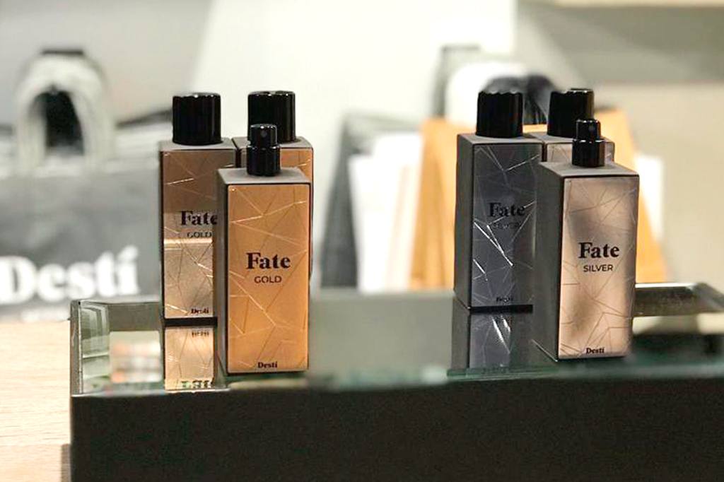 etiquetas perfumes doradas